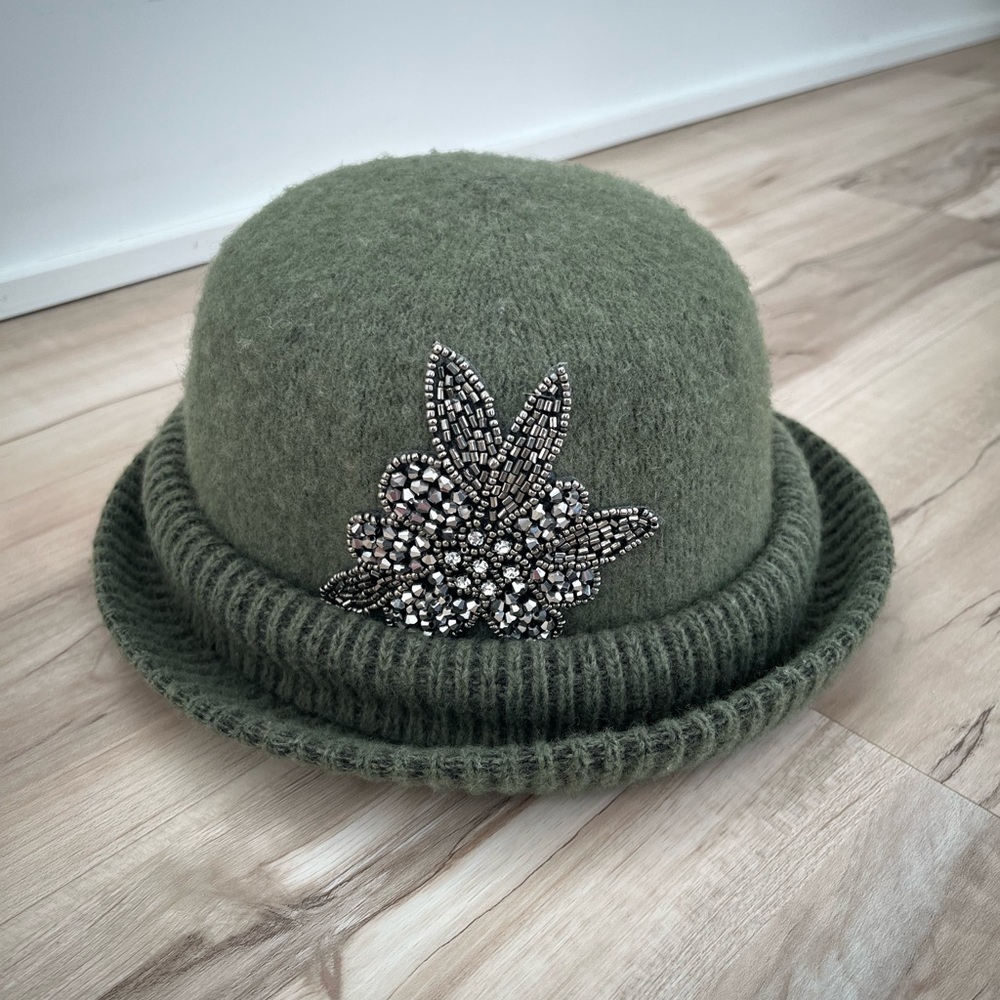 Something Special Green 100% Wool Hat Rhinestone Beaded Flower - Picture 2 of 7
